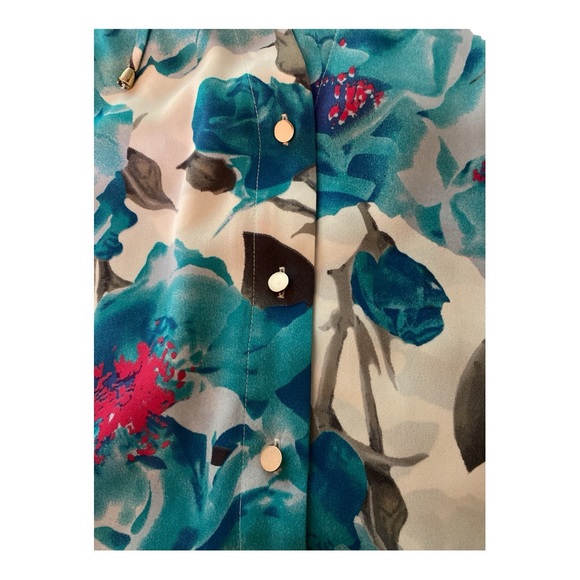 HALOGEN, Nordstrom label, sleeveless top, multicolored florals, full button . - Picture 4 of 11